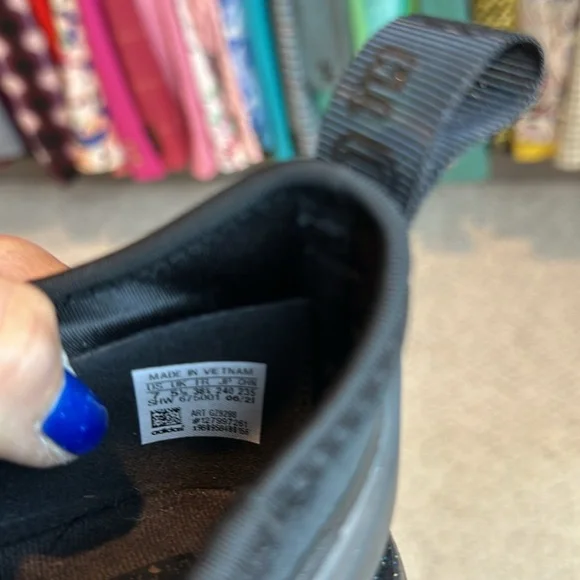 Adidas - Picture 3 of 12